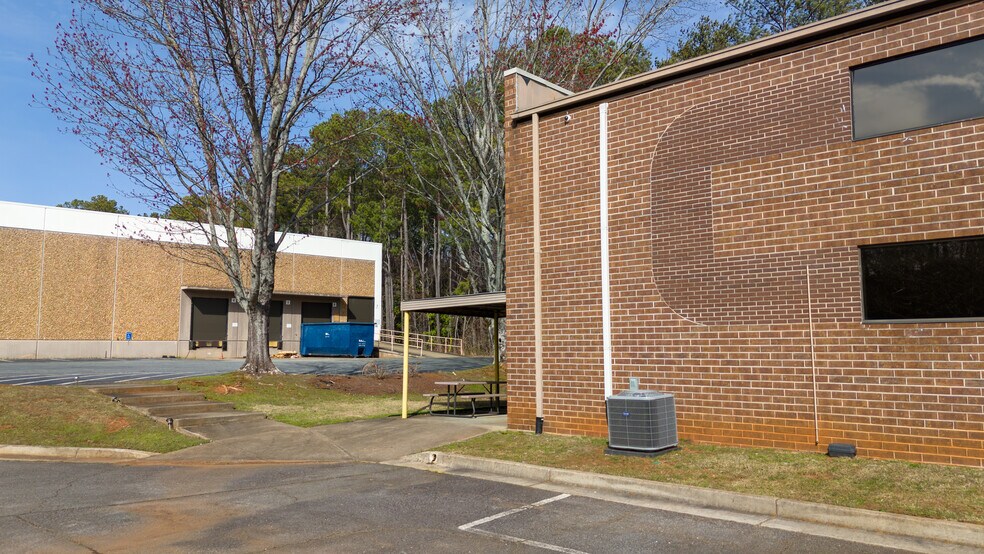 More Photos Of 1040 Cobb Industrial Dr, Marietta Manufacturing For Sale