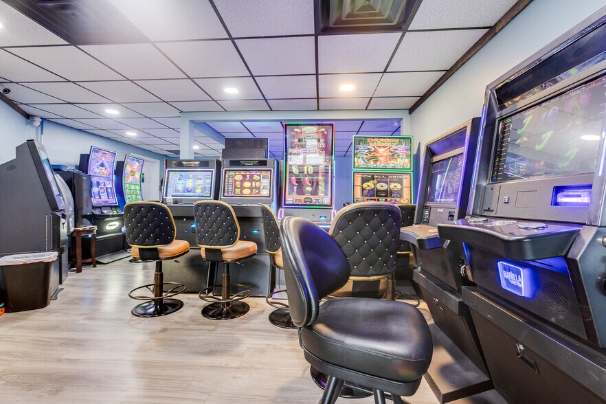 More Photos Of 702 Industrial Blvd, Latrobe Freestanding For Sale