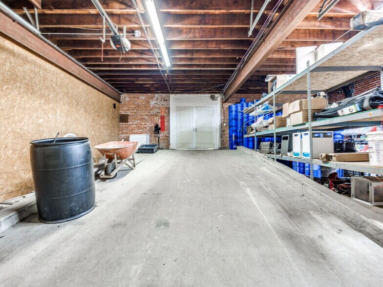 More Photos Of 212 W Main St, Shawnee Storefront Retail Office For Lease