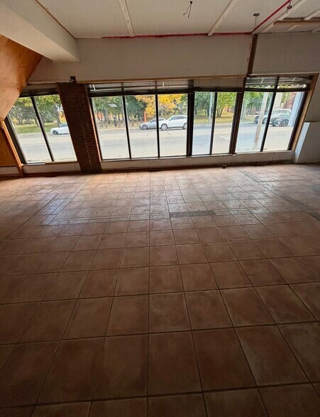 More Photos Of 3140 Lake Shore Blvd W, Toronto Storefront Retail Residential For Sale