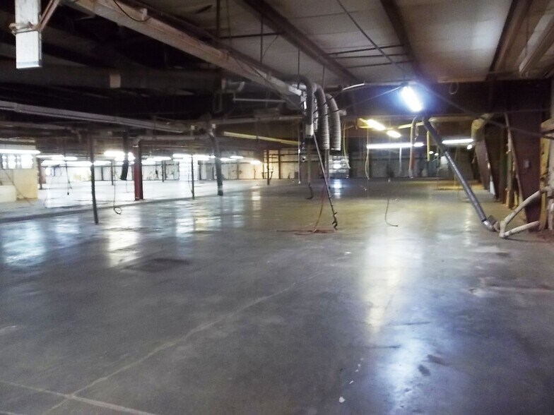 More Photos Of 1250 Tank Street, Neodesha Industrial For Sale