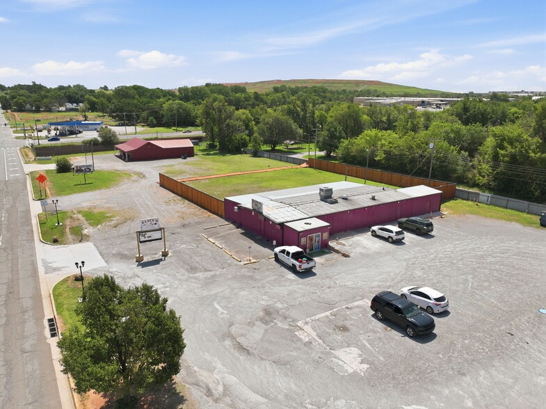 More Photos Of 1900 SE 59th Dr, Oklahoma City Bar For Sale