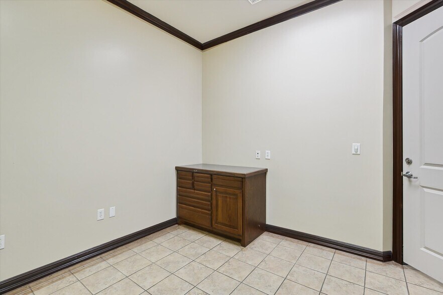 More Photos Of 3403 N Beach St, Fort Worth Medical For Lease