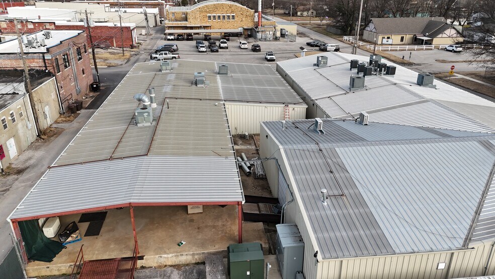 More Photos Of 114 S A St, Skiatook Warehouse For Sale