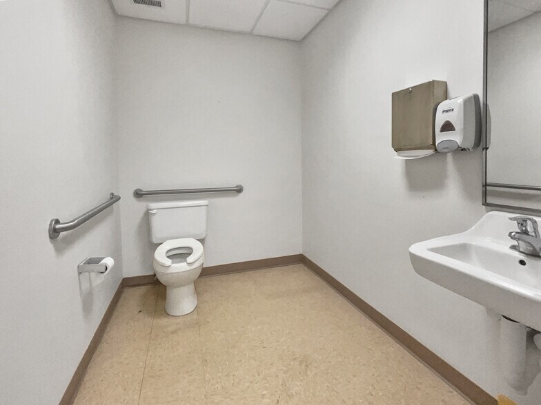 More Photos Of 608 N High St, Millville Medical For Sale