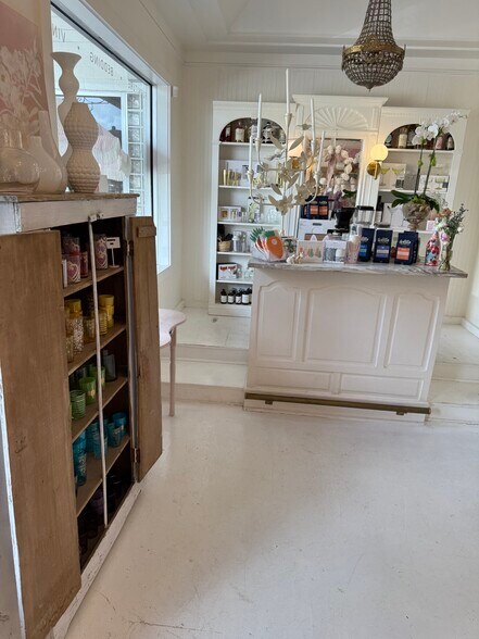 More Photos Of 1219 N Orange Ave, Orlando Storefront Retail Office For Lease