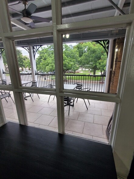 More Photos Of 204 S Austin St, Seguin Restaurant For Sale