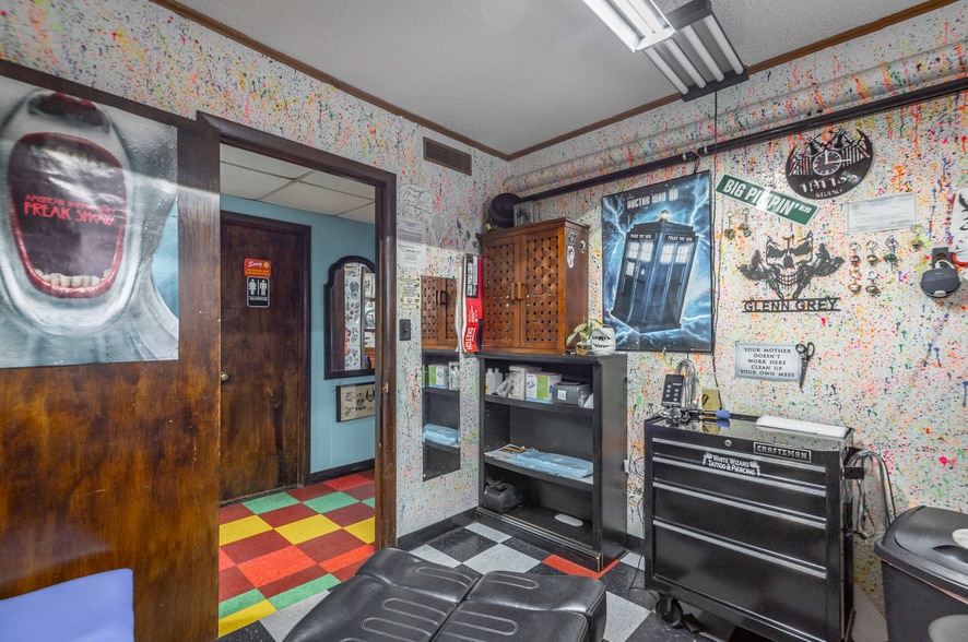 More Photos Of 605 Cherokee Blvd, Chattanooga Storefront Retail Residential For Sale