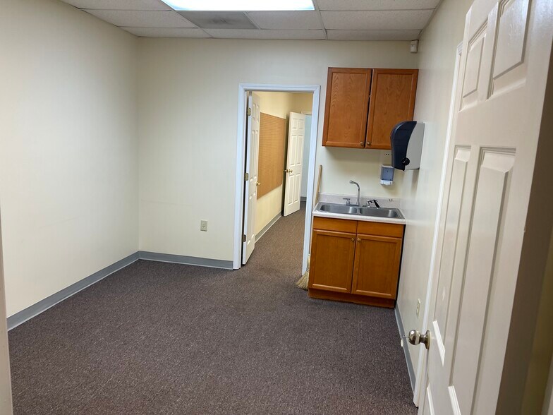 More Photos Of 2536 Carrollton Villa Rica Hwy, Carrollton Office For Lease