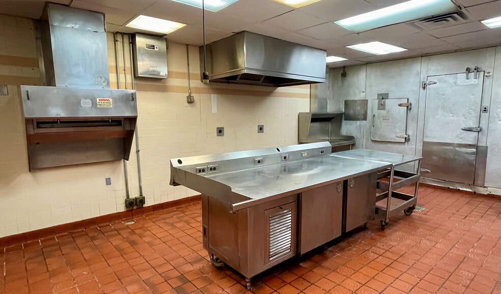 More Photos Of 5508 Raeford Rd, Fayetteville Fast Food For Lease