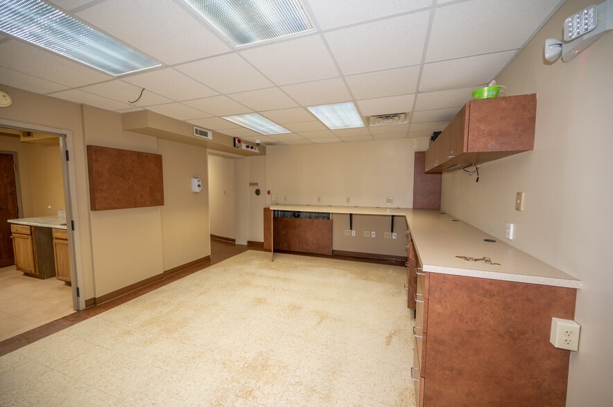 More Photos Of 2114 N Jackson St, Tullahoma Loft Creative Space For Sale