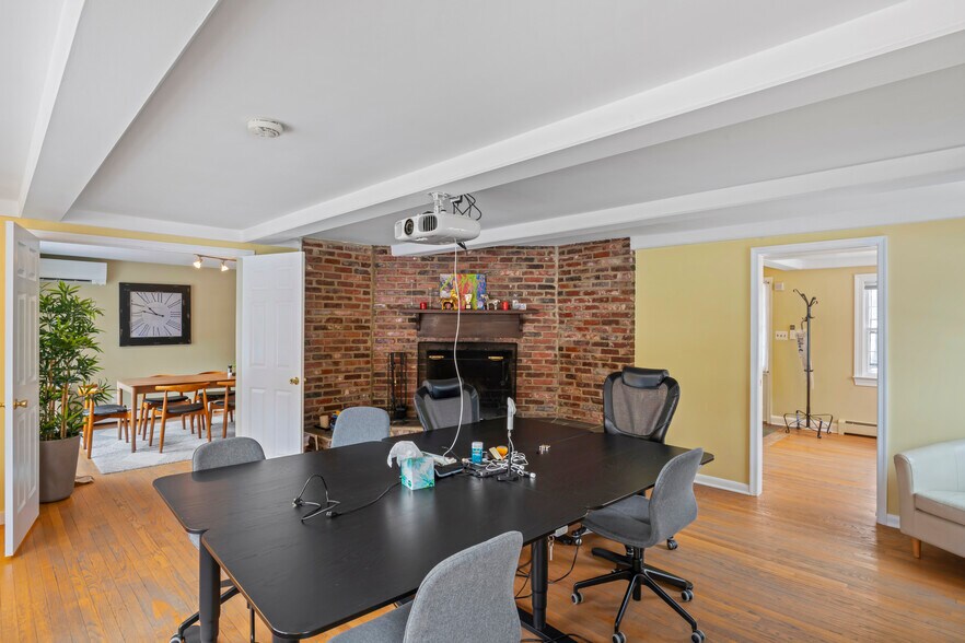 More Photos Of 4235 Chain Bridge Rd, Fairfax Office For Sale