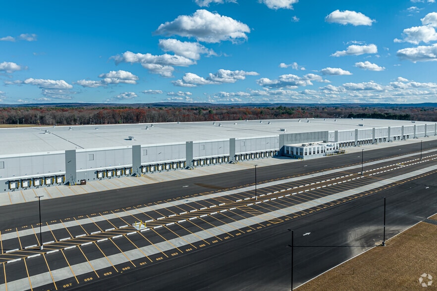 More Photos Of 695 E Hartford Blvd N, East Hartford Distribution For Lease