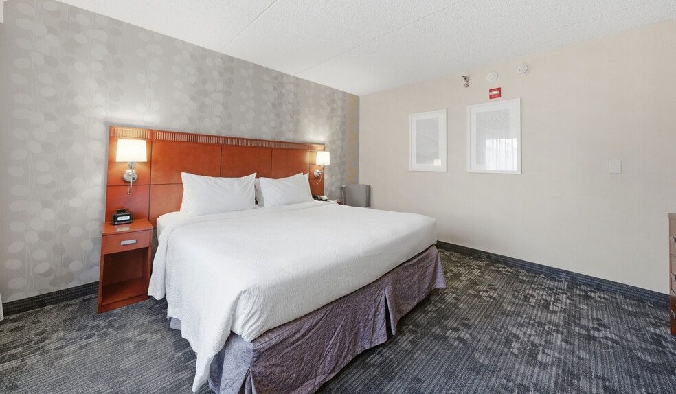 More Photos Of 800 Lake Cook Rd, Deerfield Hotel For Sale