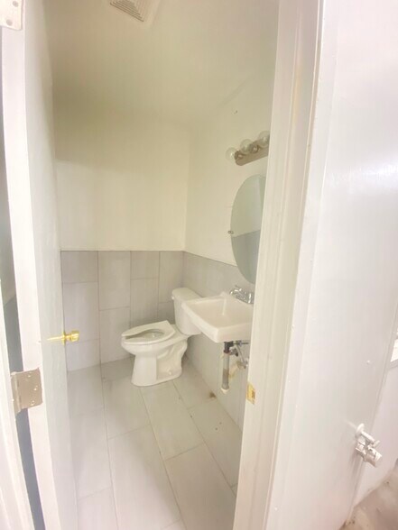 More Photos Of 6826 Baker Blvd, Richland Hills Light Manufacturing For Sale