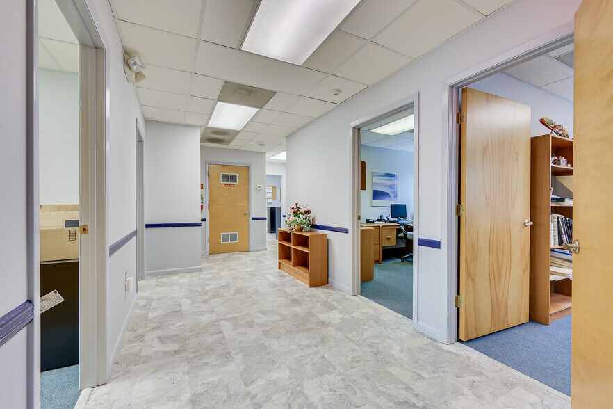 More Photos Of 11 Clyde Rd, Somerset Office For Sale