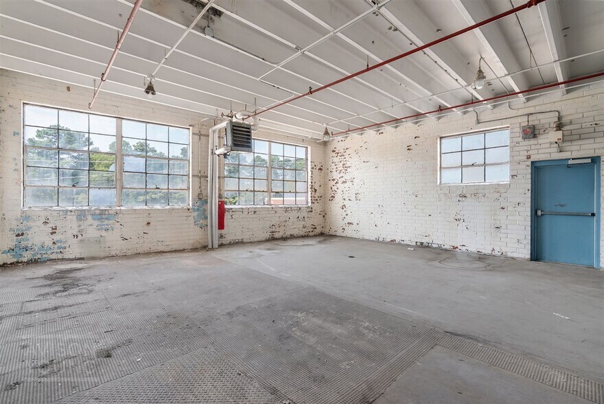 More Photos Of 300 S Main St, Mauldin Warehouse For Sale