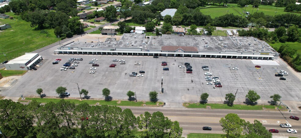 More Photos Of 627 E Admiral Doyle Dr, New Iberia Unknown For Lease