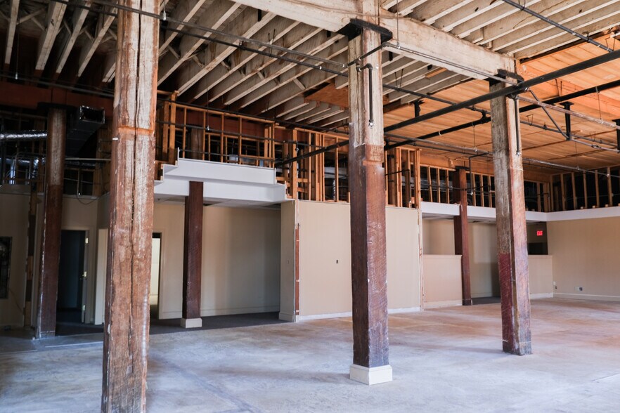 More Photos Of 200 N Canal St, Natchez Flex For Sale
