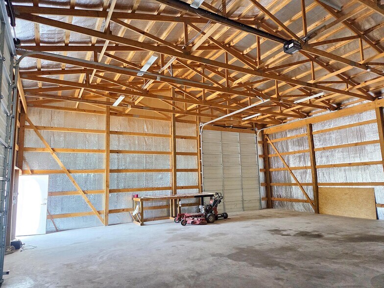 More Photos Of 33774 Highway 51, Wagoner Showroom For Lease