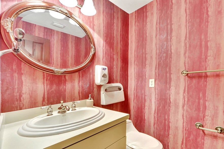 More Photos Of 117 SE Seminole St, Stuart Medical For Sale