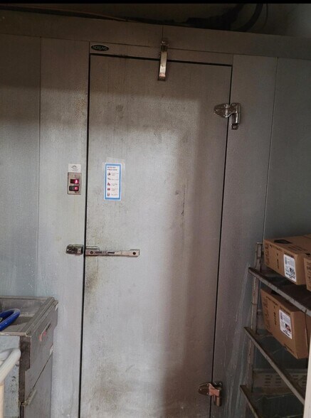 More Photos Of 1703 Oak St, Canton General Retail For Sale