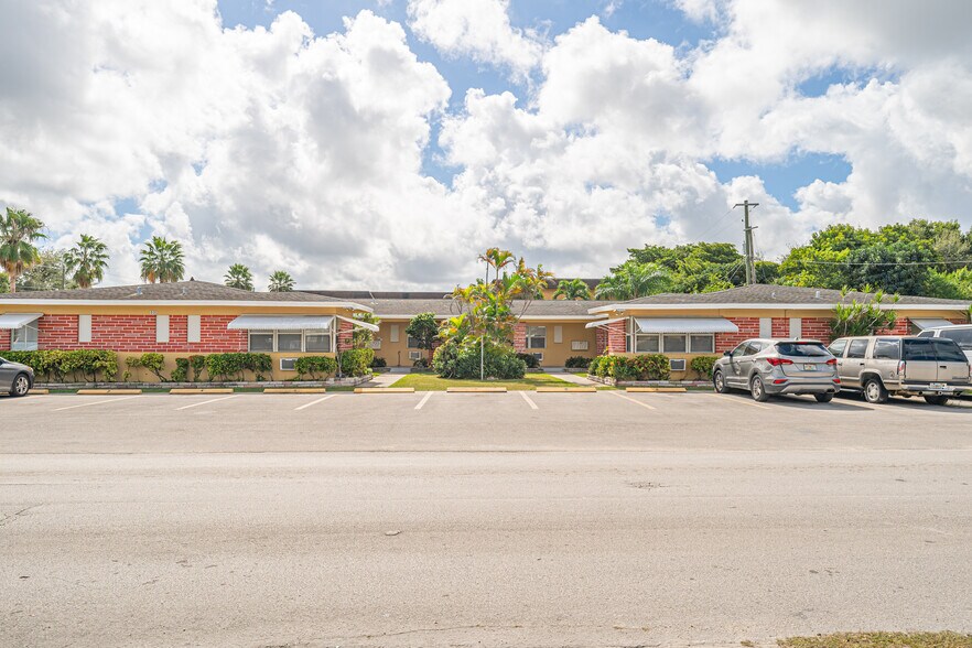 More Photos Of 112 NW 10th St, Homestead Apartments For Sale