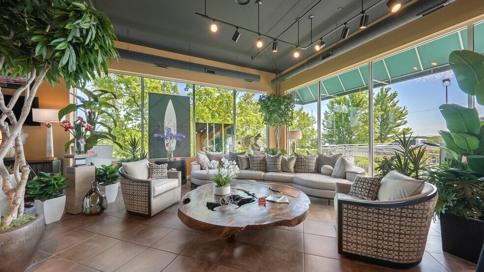 More Photos Of 2265 Bagnell Dam Blvd, Lake Ozark Office For Sale