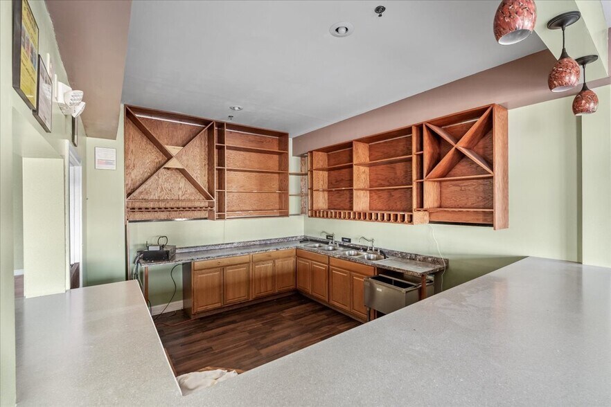 More Photos Of 1903 Grand Central Ave, Vienna General Retail For Sale