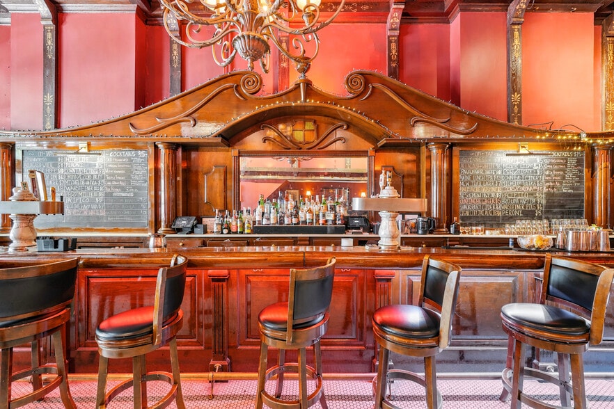 More Photos Of 1123 Walnut St, Philadelphia Bar For Sale