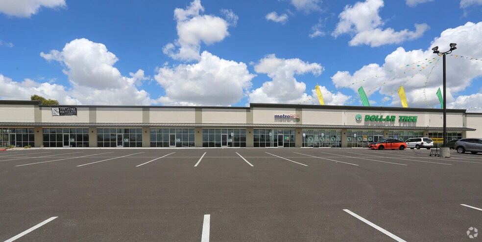 More Photos Of 3502 Clark Blvd, Laredo Storefront Retail Office For Lease