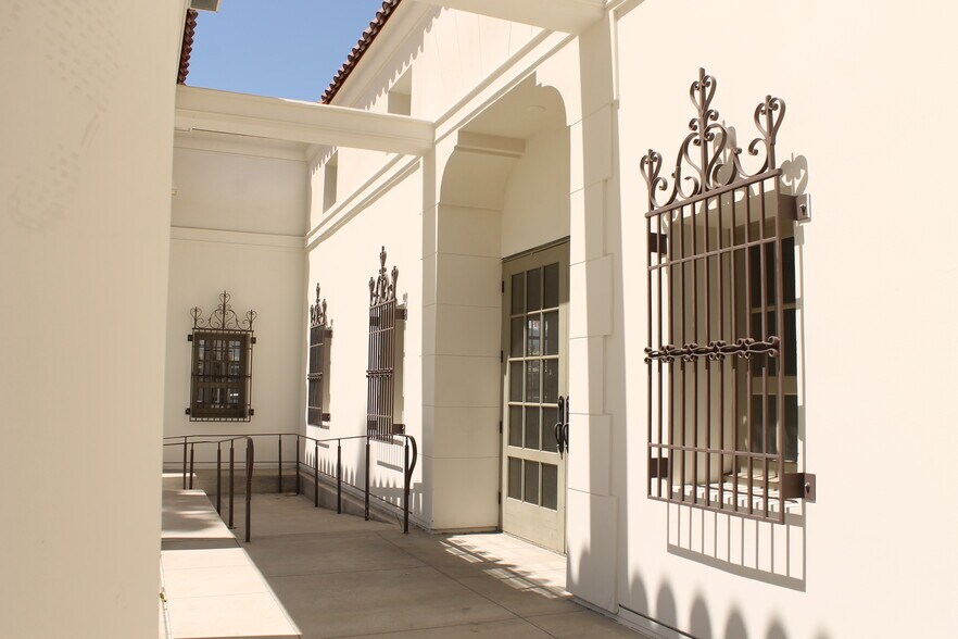 More Photos Of 1522 Gordon St, Los Angeles Apartments For Lease