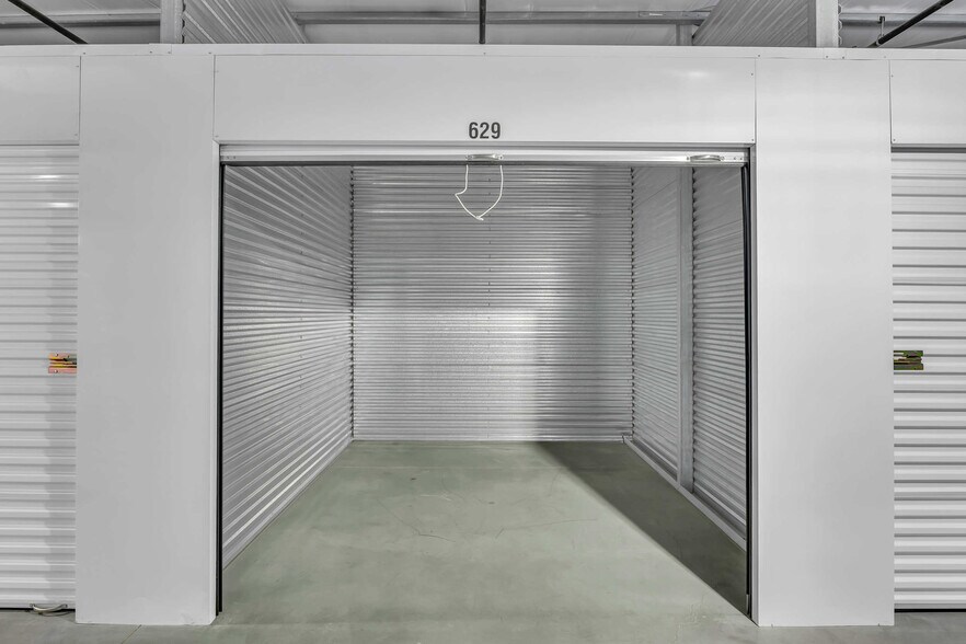 More Photos Of 1663 Moore Ave, Portland Self Storage For Sale