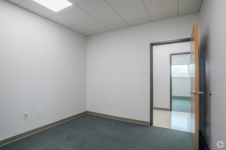 More Photos Of 1060 Commerce Dr, Farwell Manufacturing For Lease