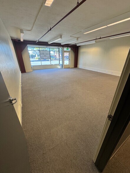 More Photos Of 637 Main St, Half Moon Bay Office For Lease