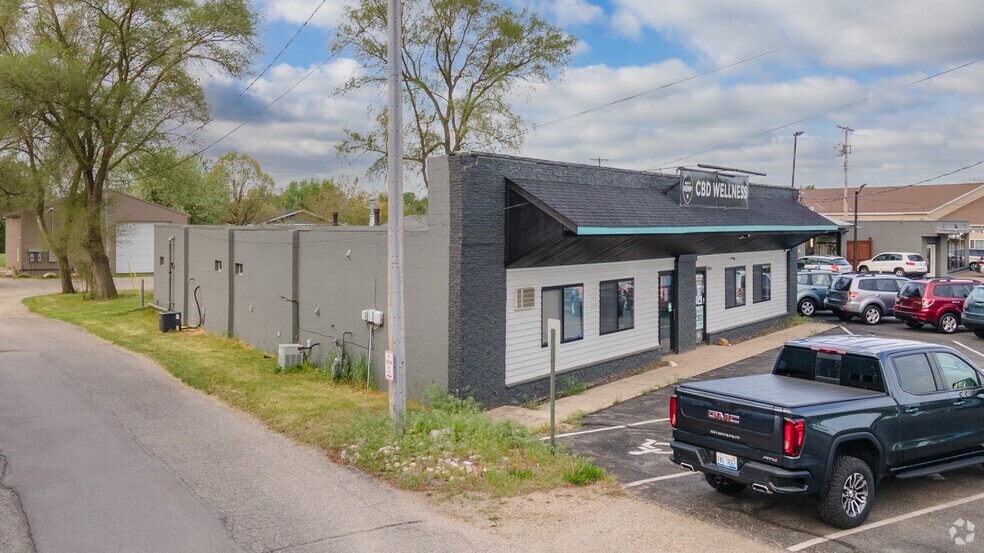 More Photos Of 904 Chicago Dr, Jenison Office For Sale