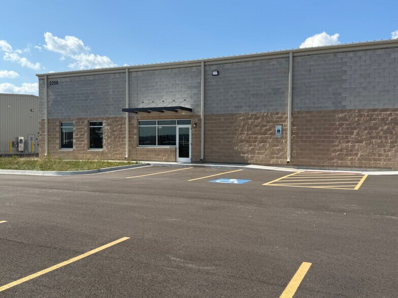 More Photos Of 2250 Graham St, Bartlett Warehouse For Lease