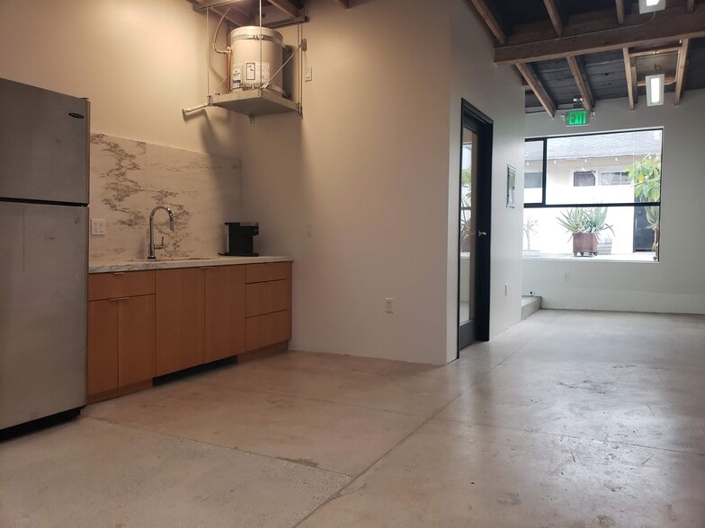 More Photos Of 3020 Whittier Blvd, Los Angeles Storefront For Lease