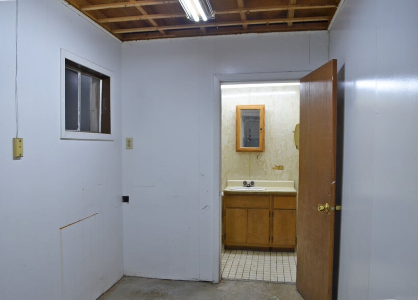 More Photos Of 10027 Railroad St, Lake City Warehouse For Sale