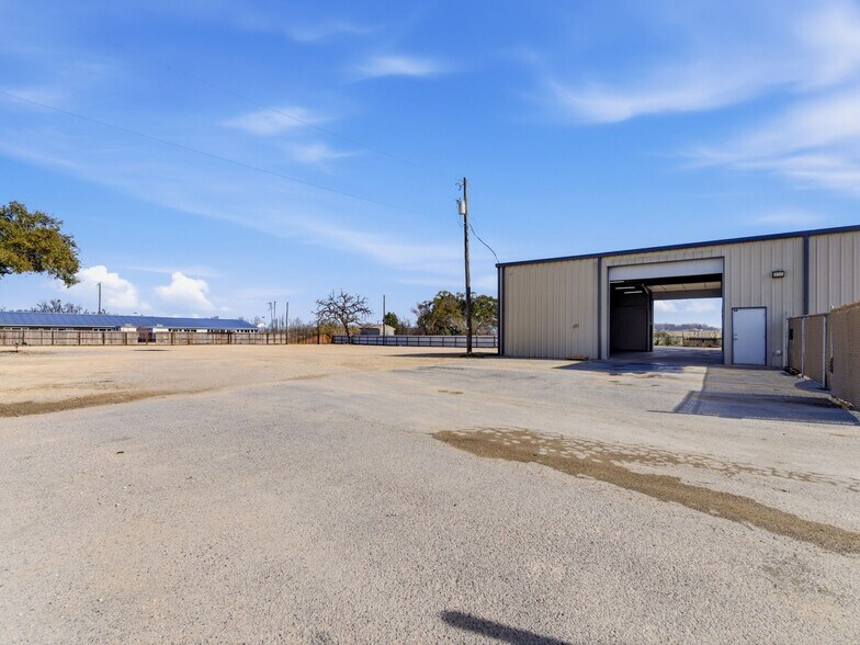 More Photos Of 1511 S Graham St, Stephenville General Retail For Sale