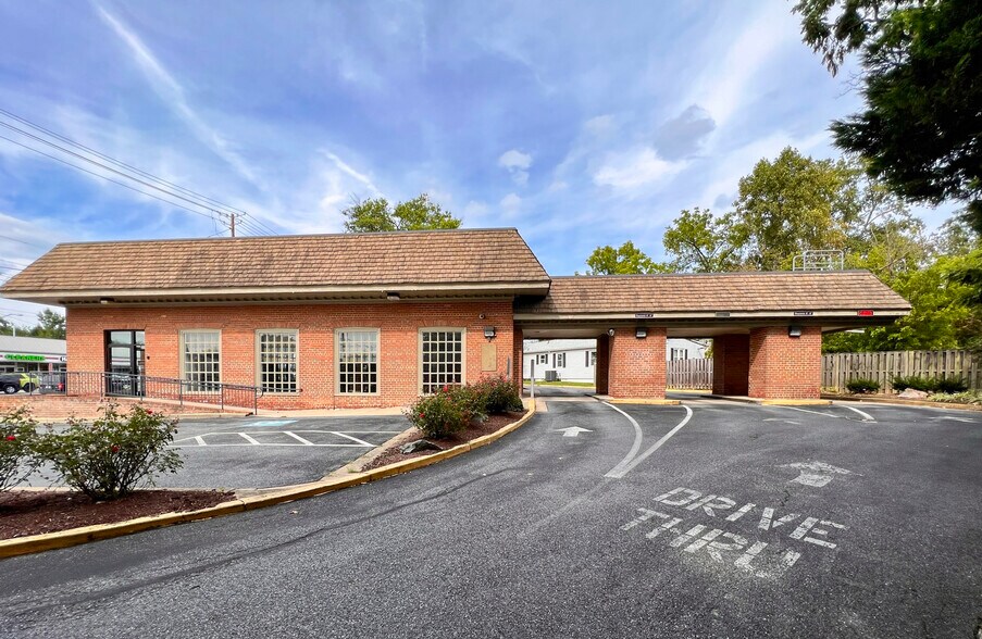 More Photos Of 3740 University Blvd, Kensington General Retail For Sale