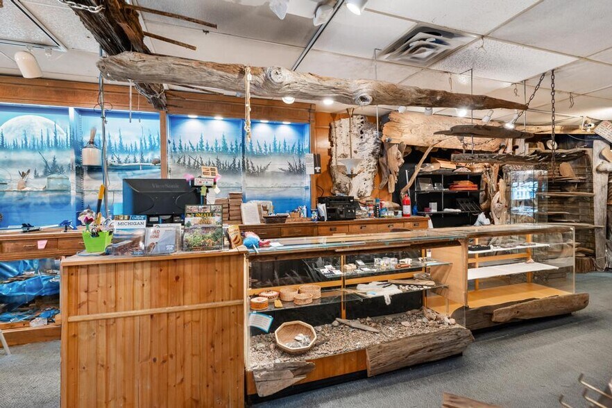 More Photos Of 311 E Central Ave, Mackinaw City Storefront For Sale