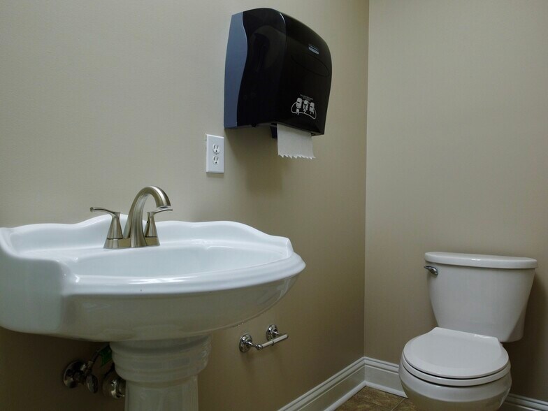 More Photos Of 2151 Eatonton Rd, Madison Office Residential For Lease