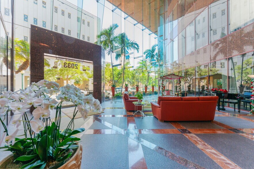 More Photos Of 2033 Main St, Sarasota Office For Lease