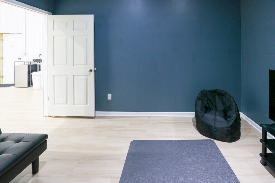 More Photos Of 240 Ball Park Loop, Ledbetter Flex For Sale