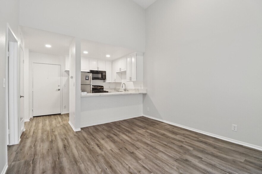 More Photos Of 311 S New Hampshire Ave, Los Angeles Apartments For Sale