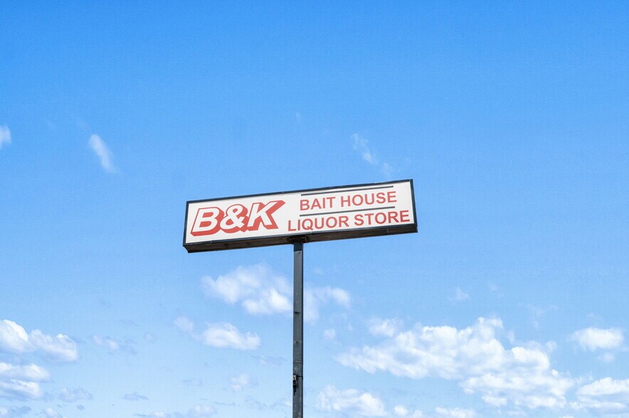 More Photos Of 10277 N 2130 Rd, Foss Convenience Store For Sale