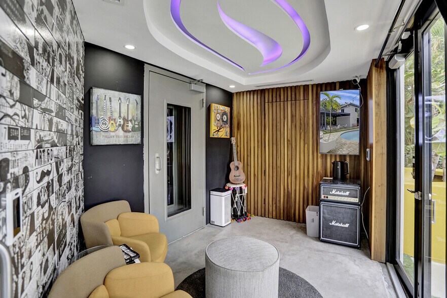 More Photos Of 430 Ne 121st St, Biscayne Park Movie Radio TVStudio For Sale