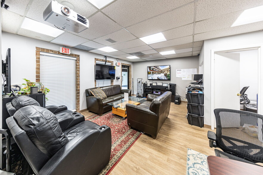 More Photos Of 6116 Rolling Rd, Springfield Medical For Sale