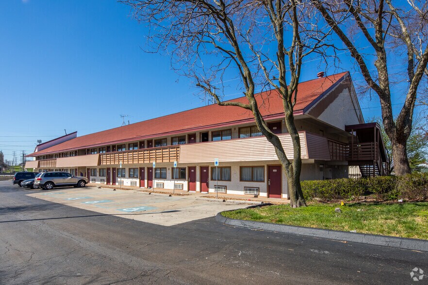 More Photos Of 307 Dunn Rd, Florissant Hotel For Sale